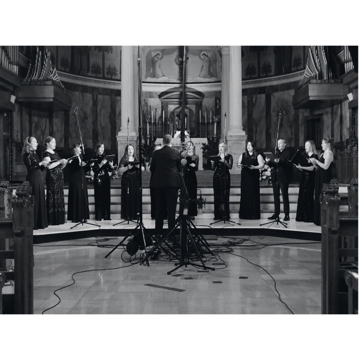 Feminine Voices At Christmas