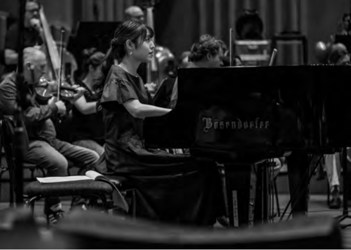Mozart: Concerto for Two Pianos KV 365, Sinfonia concertante for Four Winds KV 279B, Adagio KV 261,
